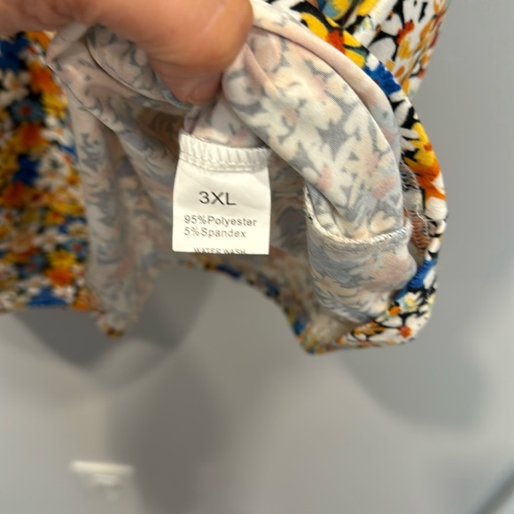 Super Soft U-Neck Tshirt - Picture 3 of 3